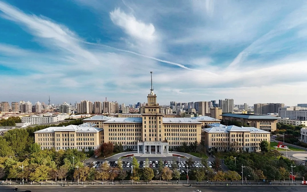 哈尔滨工业大学主楼全景